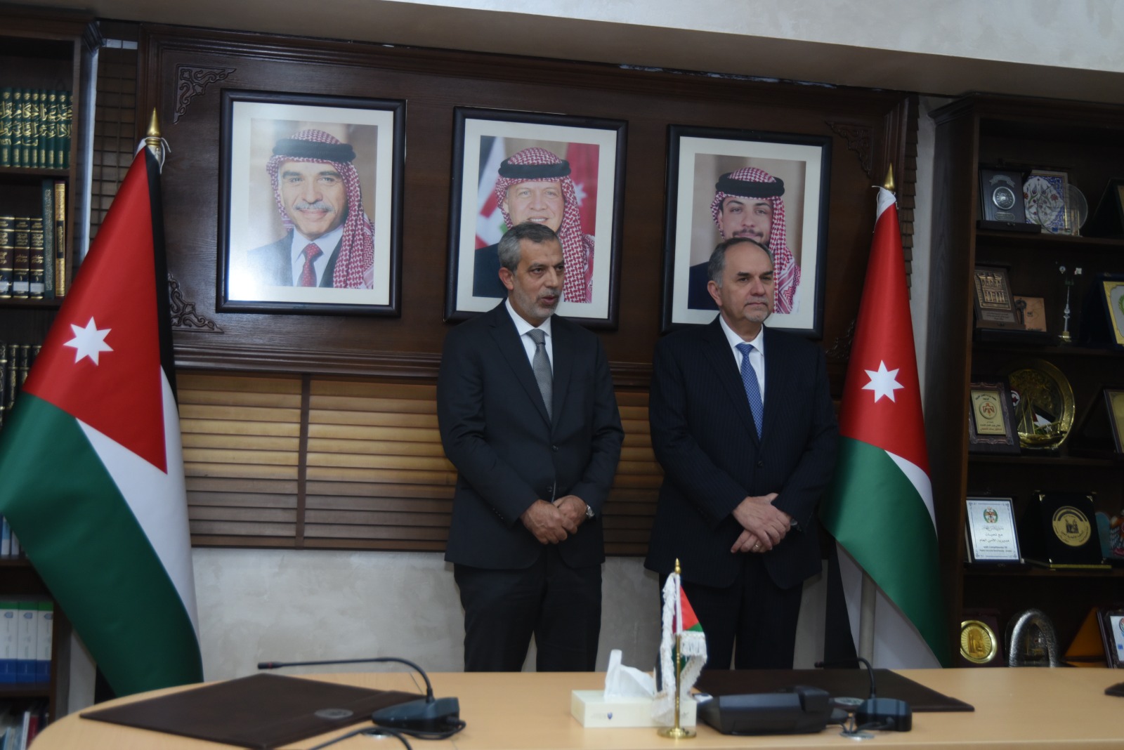 9e761308-e097-4a1e-ac86-b022db98b200